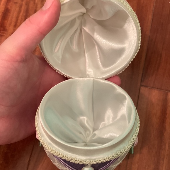 Timeless Treasures Purple and White Decorative Egg Box - Picture 6 of 7